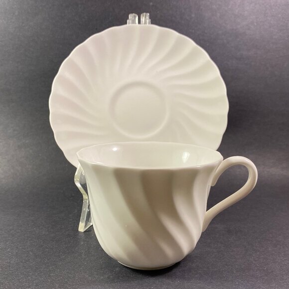 Vintage Wedgwood Candlelight bone china white teacup and saucer - Picture 1 of 7